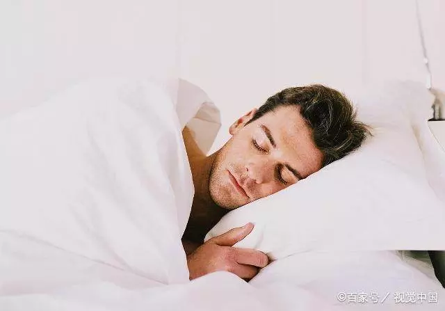 1、男人反复想睡一个女人情感:男人喜欢一个女人就会一直想睡她？