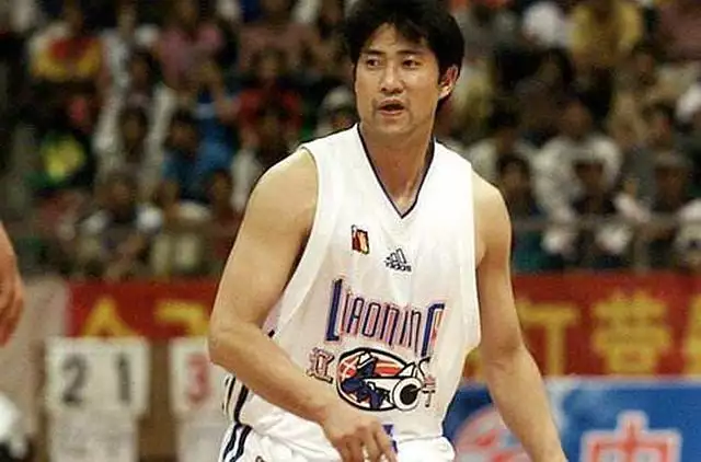 4、加代里的李晓勇是谁:郭艾伦和李晓勇谁才是中国篮球控卫历史上**人？
