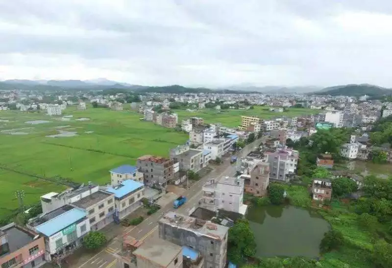 3、广东梅州为什么是最穷的城市:广东梅州市穷不穷？