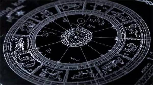 3、个人星盘占卜:想要学习占卜,塔罗牌和占星、星盘哪一个更好一些?