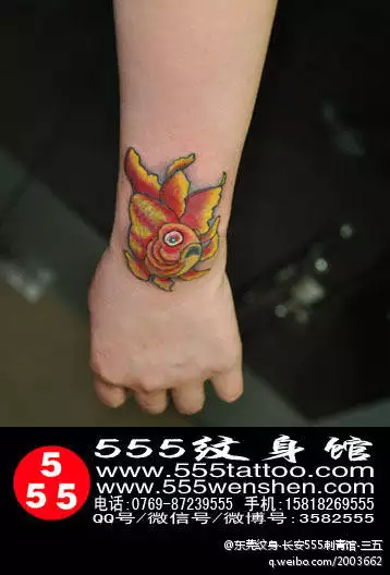 5、最火纹身图小鱼:求小鱼的纹身图案. 要超小的那种,