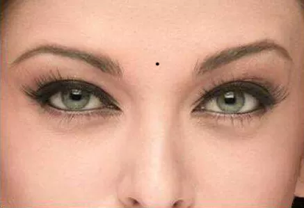 印堂痣和痣的区别：长在左右眉中间的痣是痣么？