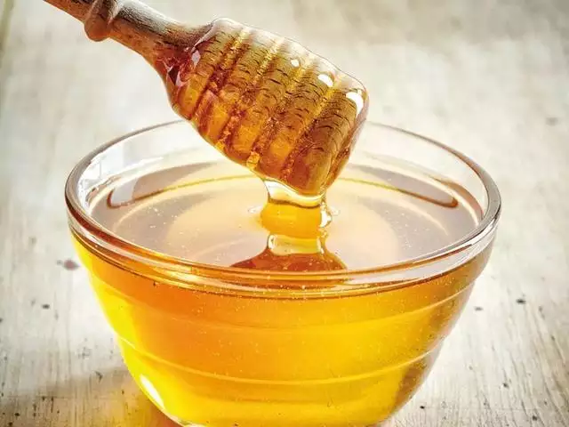 常喝蜂蜜有什么好处，女人长期喝蜂蜜的坏处