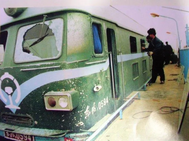 1997年荣家湾车站事件：两人违规操作，致火车相撞，126人遇难