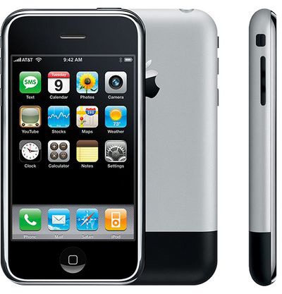 15 年前的今天，乔布斯推出了世界上第一款苹果 iPhone 手机