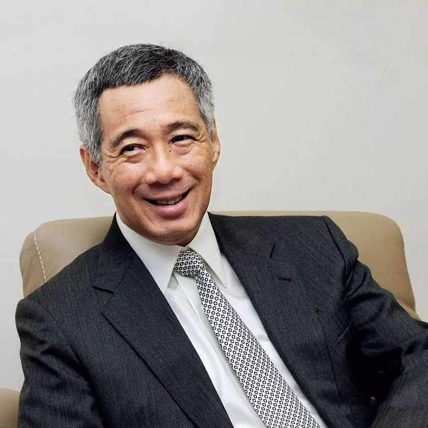 新加坡现任总理李显龙，父亲是李光耀，妻子也是大人物
