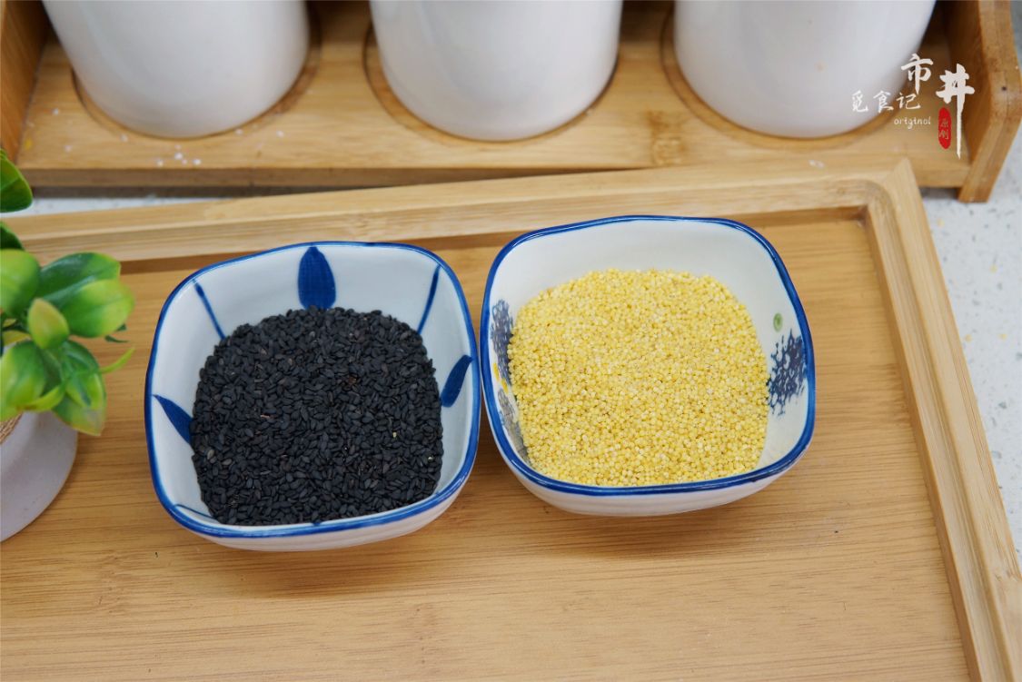 原来黑芝麻和小米是绝配，教你简单吃法，香甜营养，适合秋季多吃