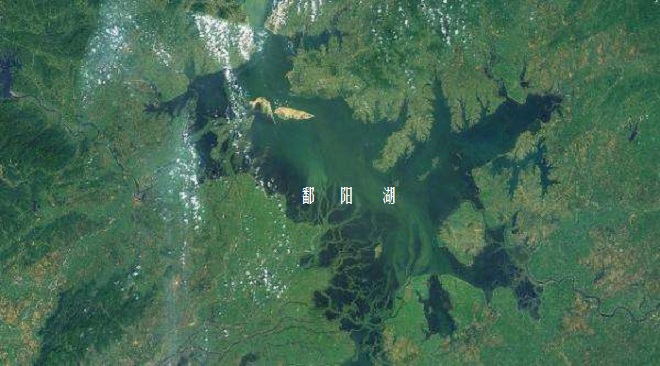 我国第一大淡水湖鄱阳湖，其面积最大和最小时相差80余倍