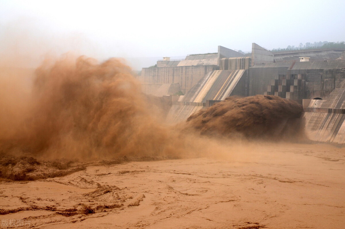 小浪底泄洪冲淤20年，黄河局部变清，“水少沙多”或将扭转？