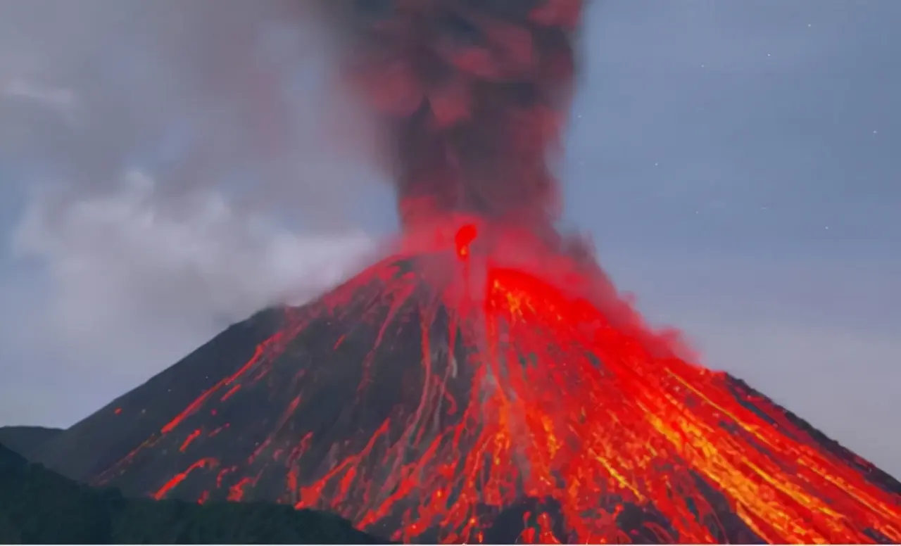 火山爆发，火山口沸腾熔岩飞溅岩浆流淌视频素材,延时摄影视频素材下载,高清3840X2160视频素材下载,凌点视频素材网,编号:471228