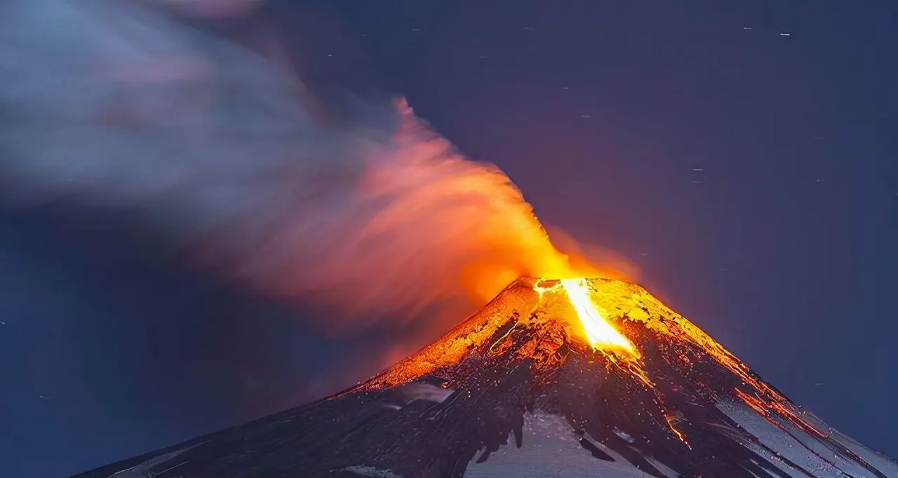 日本樱岛火山喷发，会引爆富士山吗？专家：富士山随时都可能喷发