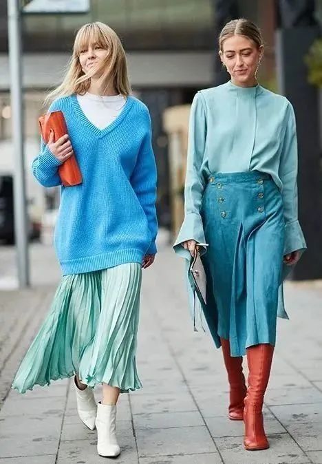 蓝+绿的服装搭配，属于大自然的配色，怎么会不好看呢？