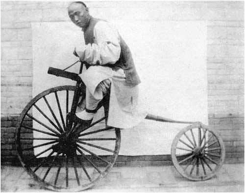 他是第一个发明自行车的人，领先西方百年，可惜康熙没有重用