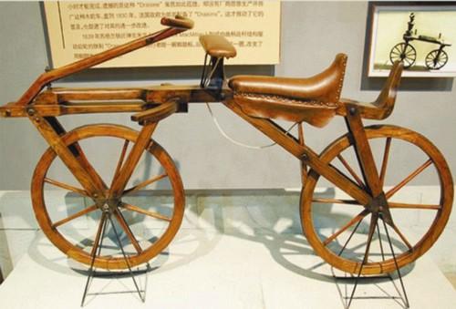 他是第一个发明自行车的人，领先西方百年，可惜康熙没有重用