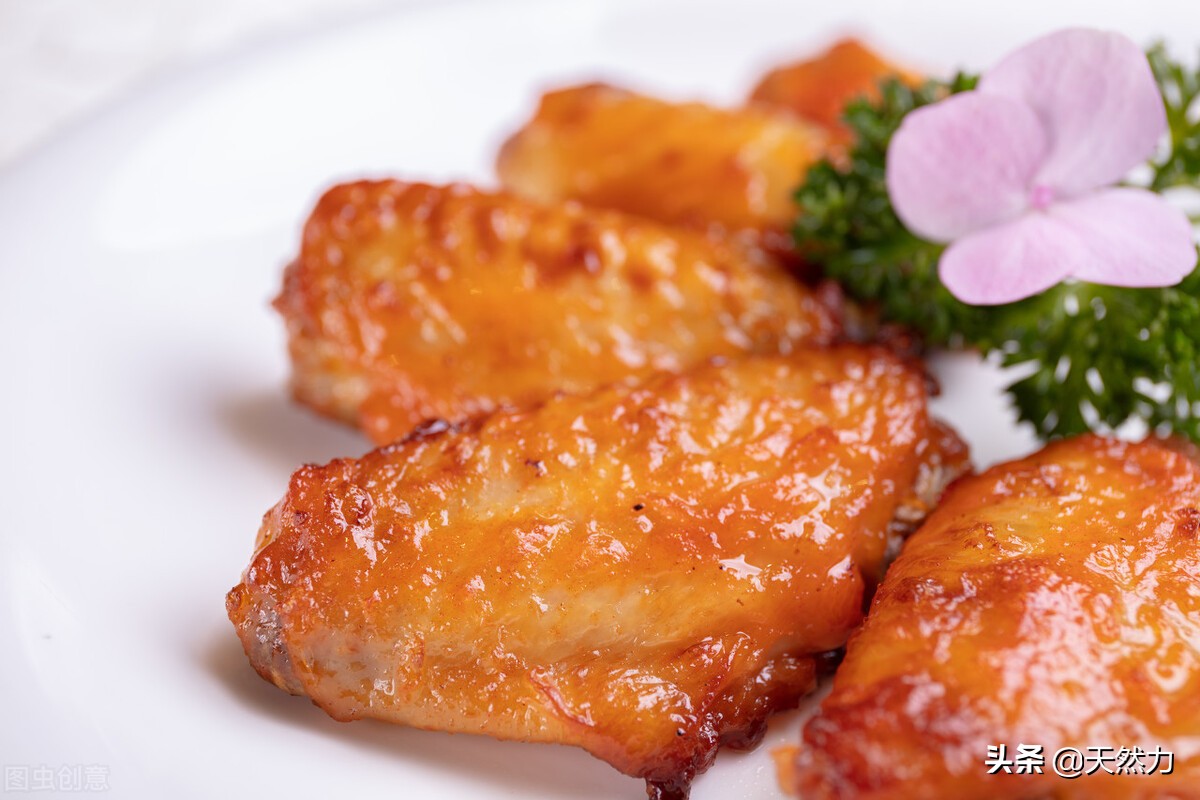 烤鸡翅用烤箱多长时间熟，色泽金黄，香气诱人，无法抵抗的美食