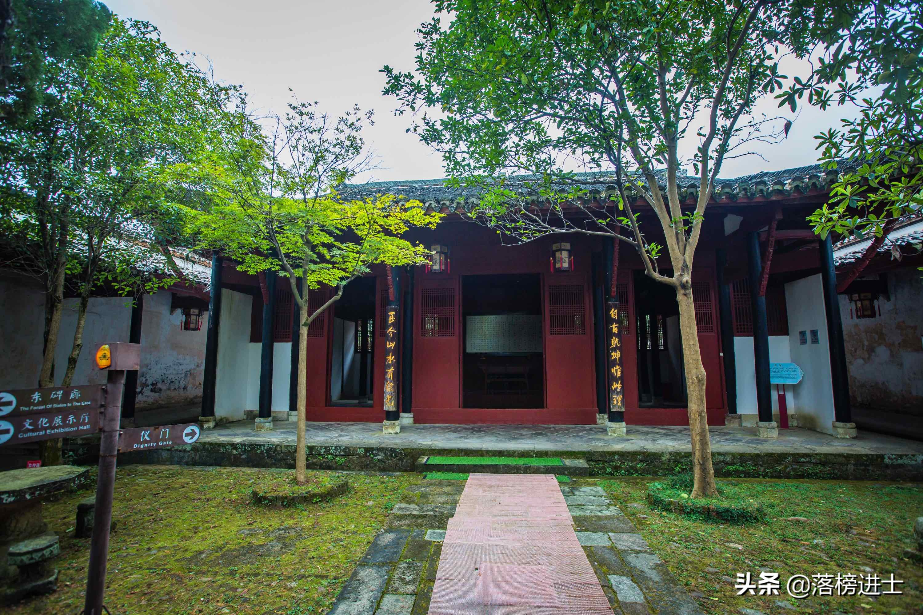 江西上饶有一座鹅湖书院，历史悠久，铭刻着传统文人的求学精神