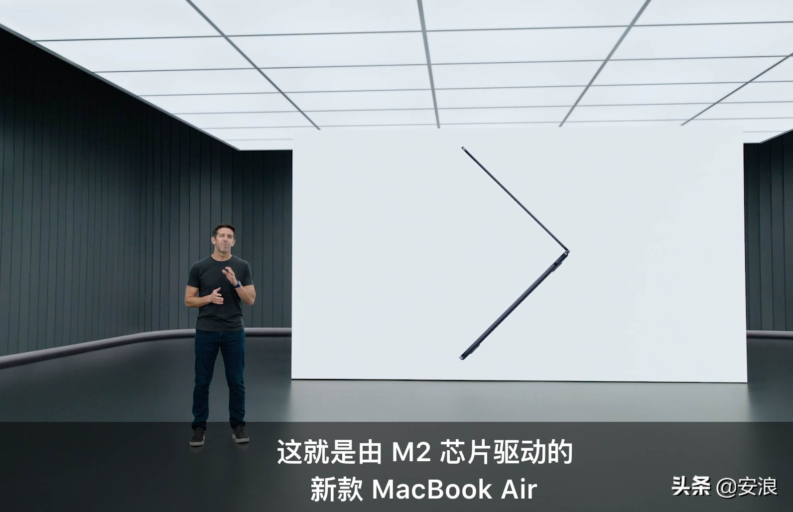 苹果在WWDC开发者大会上罕见地发布了硬件产品：M2芯片MacBook Air