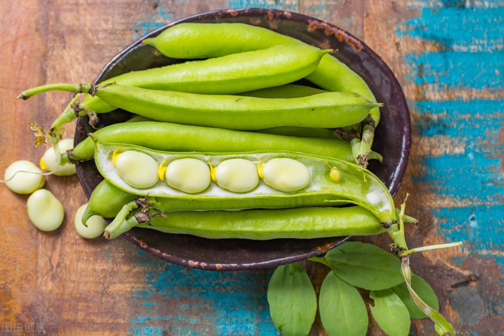 爱吃蚕豆的朋友注意：夏日蚕豆虽香，但四类人群要少吃或不吃