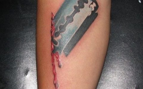 手臂上刀片伤口和血迹纹身图案分享！