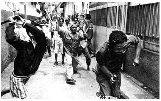 印尼大屠杀事件，三十万华人同胞被虐杀(美国策划)
