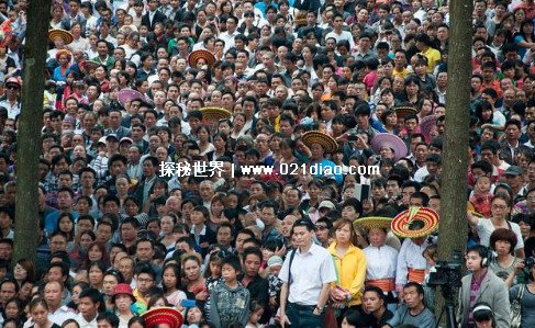 中国人口多少亿人2022，14.25亿(男女比例为1比1.5)