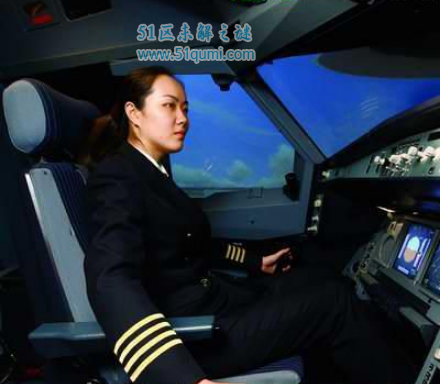 中国最美女机长王峥 自曝女性也有不可比拟的优势