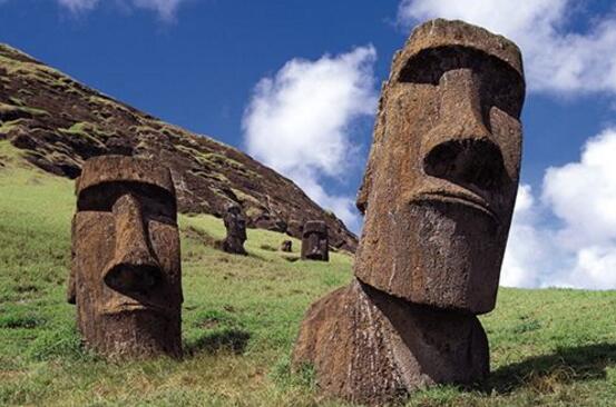 智利复活节岛石像之谜，据说每个石像对应一个已故的酋长