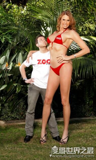 世界上最高的女模特，伊芙·亚玛逊2.03米(最矮的仅1.3米)