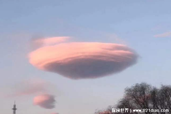 十大世界上最诡异的云，粉色飞碟云最诡异(疑似为外星人飞船)