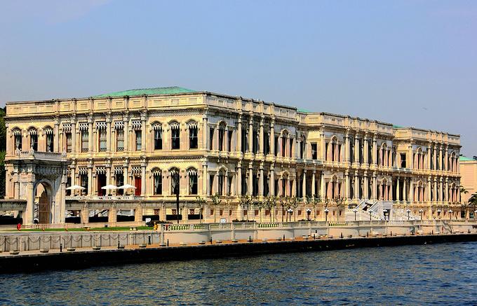 世界上最大的宫殿排名榜前十，故宫第一(是现存最大的古建筑群)