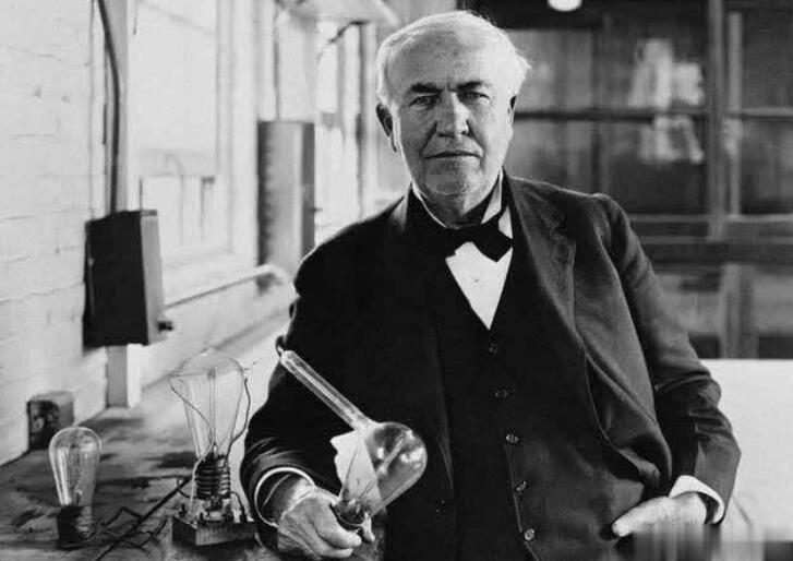 爱迪生发明电灯的故事，可以当高考作文素材(经历7000次失败)