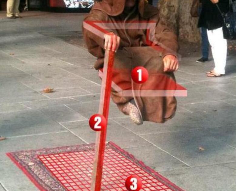 印度街头悬浮术揭秘，任何人都可以学会(实际坐在板子上)