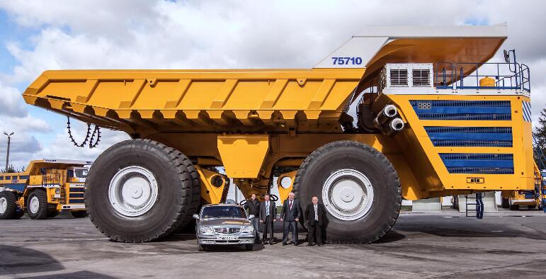 世界上最大的车排名，利勃海尔T282B第一(最大重量592吨)