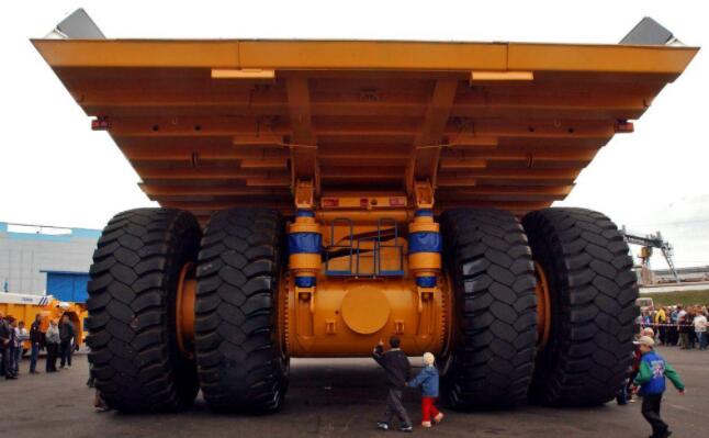 世界上最大的车排名，利勃海尔T282B第一(最大重量592吨)