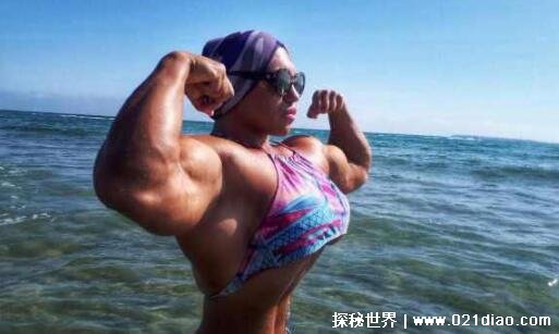 世界最强肌肉女孩，手臂肌肉线条清晰(被误以为是健美男运动员)