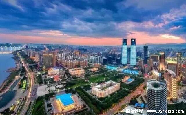 中国四大火炉城市是哪四个城市，南京南昌武汉重庆(就像蒸桑拿)