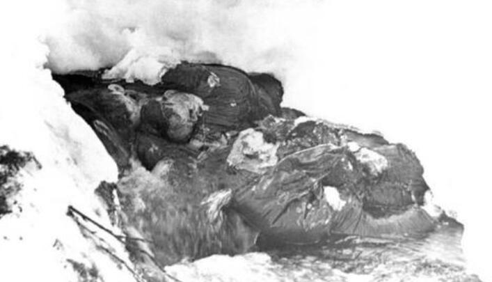 迪亚特洛夫事件揭秘，9名滑雪者离奇死亡(疑似外星人所为)