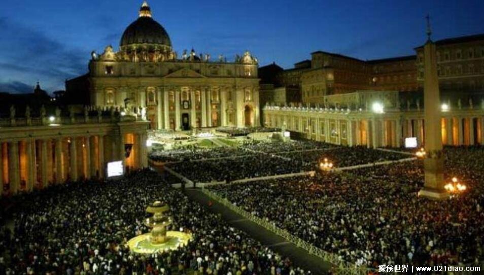 梵蒂冈人口及国土面积相当于几个足球场，0.44公里800人口