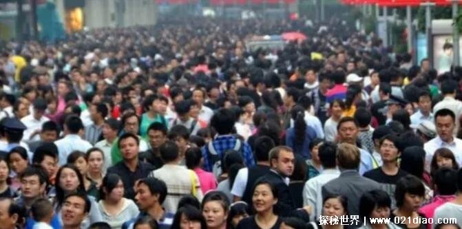 中国人口多少亿人2022，14.13亿人(只比印度多2千万人)