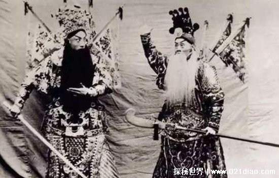 中国第一部电影定军山，1905年拍摄(著名京剧老生谭鑫培主演）