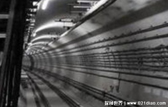 1975年莫斯科地铁失踪案的真相，据传人都去了时空隧道(虚构的)