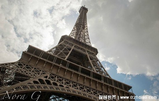 巴黎埃菲尔铁塔有多高相当于多少层楼，324米(相当于108层楼)