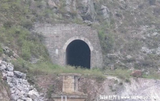 奶奶包隧道的灵异事件，列车发生事故240多人死亡成冤魂(谣言)