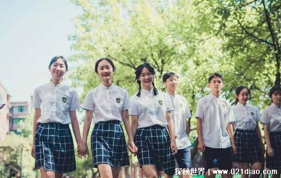 中国最漂亮的校服，南昌二中上电视/深圳校服最受学生欢迎