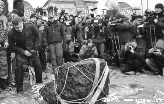 2013年2月15日俄罗斯陨石坠落事件，专家预测错误1200多人受伤