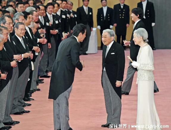 日本首相敢动天皇吗哪个地位高，不敢(首相地位高但天皇有威望)