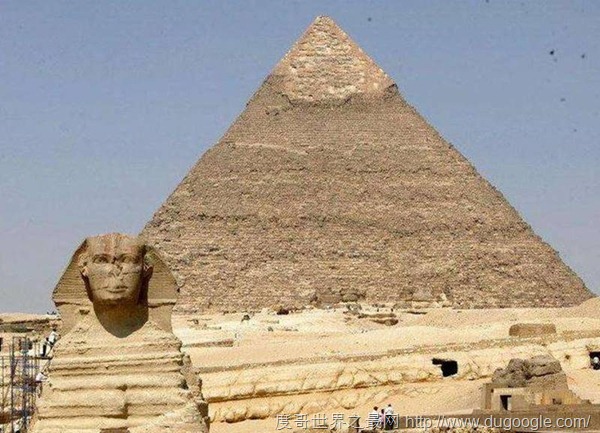 胡夫金字塔是埃及金字塔中最大的金字塔 相当于40层大厦高