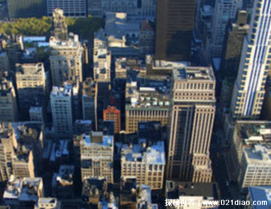 纽约有哪几个区组成，由5个区组成(曼哈顿是最繁华的中心)