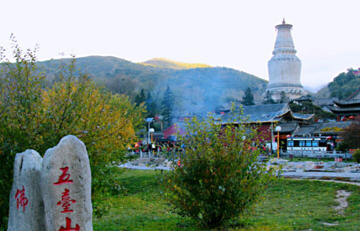 五台山较著名的三个寺庙是哪三个