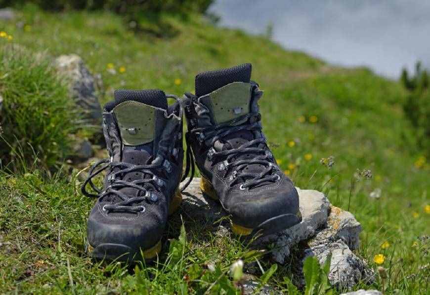 登山鞋和徒步鞋怎么穿？不同地形有讲究！穿错了累死人